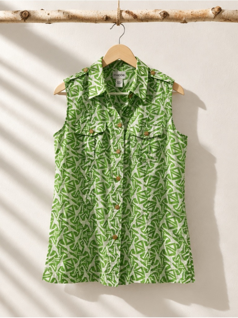 Chico's Lime Green Geometric Sleeveless Button-Front louse